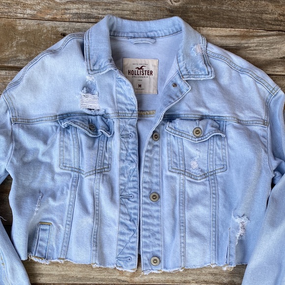 Hollister Women’s Cropped Denim Jacket - Picture 2 of 6